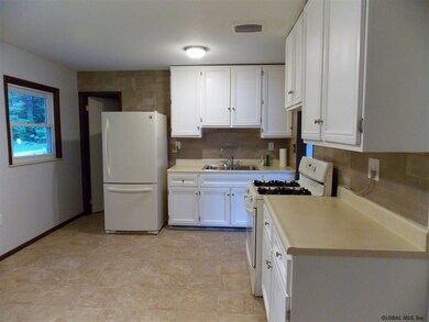 11 Woodland Ct, Saratoga Springs, NY 12866 - photo 2