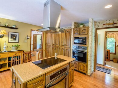 WELL APPOINTED KITCHEN QUARTZ