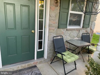 582 Daisy Dr, New Holland, PA 17557 - photo 2