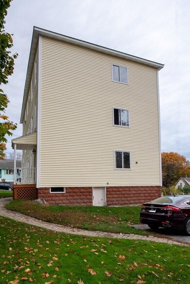 31 Forsberg St, Worcester, MA 01607 - photo 6