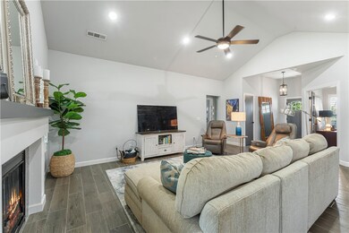 810 Bob Glen Cir, Centerton, AR 72719 - photo 3