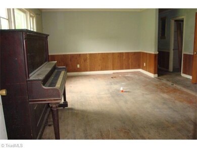 210 Greenvale Rd, Asheboro, NC 27203 - photo 3