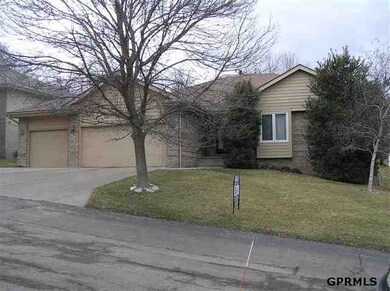 910 S 110th Plaza, Omaha, NE 68154 - photo 2