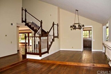 Vaulted ceiling in the living and dining rooms, an