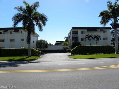 Central Gardens unit 306, Naples, FL 34102 - photo 2