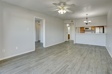 3015 Walnut Bend Ln unit 35, Houston, TX 77042 - photo 2