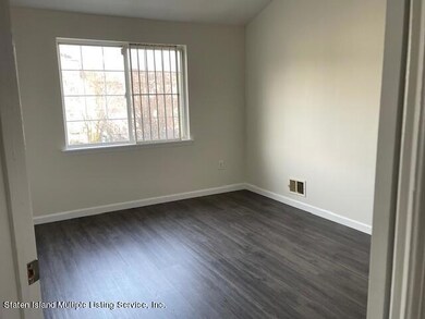 26 Skyline Dr, Staten Island, NY 10304 - photo 7