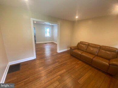 327 E Linden St, Kennett Square, PA 19348 - photo 2