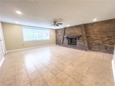 1312 E Plum St, Jesup, GA 31546 - photo 7