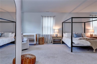 Large primary bedroom w/ en suite!