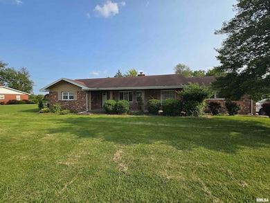 405 Easthaven Dr, Centralia, IL 62801 - photo 2