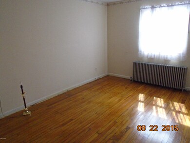 639 Monges St, Hazleton, PA 18201 - photo 3