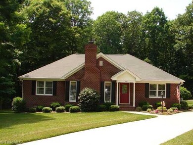 3167 Creekridge Dr, Asheboro, NC 27205 - photo 2