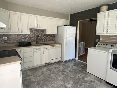 122 Orchard View Ln, Blanchester, OH 45107 - photo 4