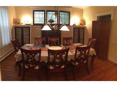 Dining Room. Built in Shelving & Cabinets througho