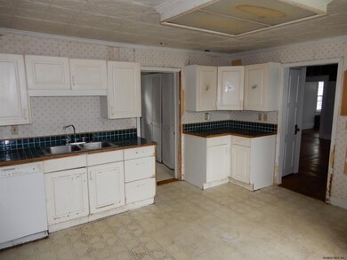 556 4th Ave, Troy, NY 12182 - photo 3