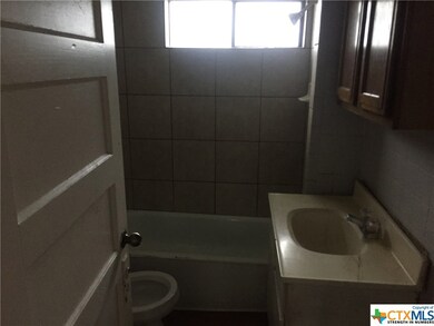 142 W Holland St, San Marcos, TX 78666 - photo 3