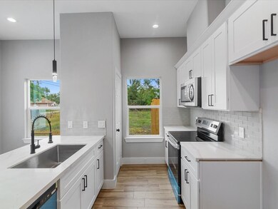 4124 Vaughn St, Houston, TX 77016 - photo 5