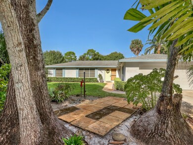 853 Palo Verde Ct, Haverhill, FL 33415 - photo 5