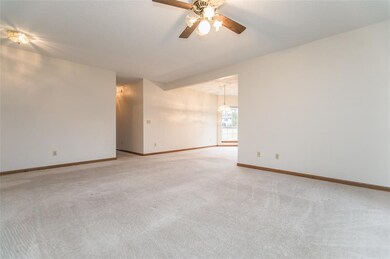 4635 Westchester Dr NE unit B, Cedar Rapids, IA 52402 - photo 5
