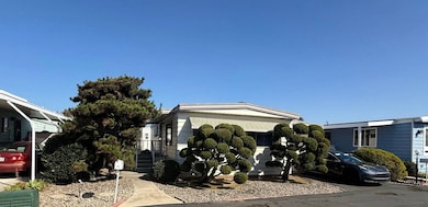 1750 Whittier Ave unit 27, Costa Mesa, CA 92627 - photo 2