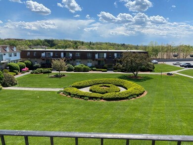 12 Williamsburg Ct unit 22, Shrewsbury, MA 01545 - photo 2