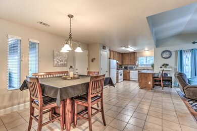 1098CamelotCourt_001