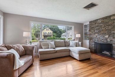 135 West St, Milford, MA 01757 - photo 4