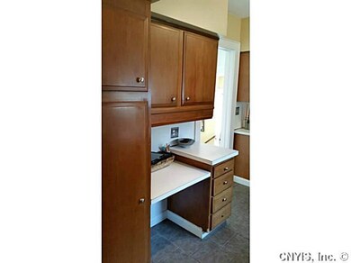 Kitchen. Convenient desk area in the kitchen.