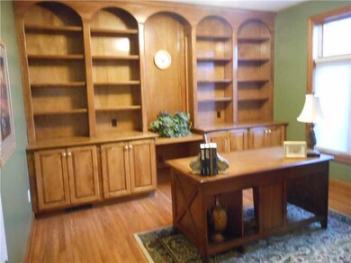 Studio/Study/Office. Spacious study with nicely de