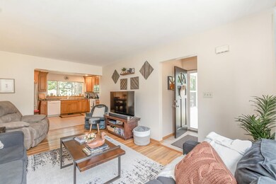 137 Highland Dr, Cedar Falls, IA 50613 - photo 4