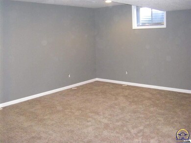 4204 SW Stonybrook Dr, Topeka, KS 66610 - photo 6