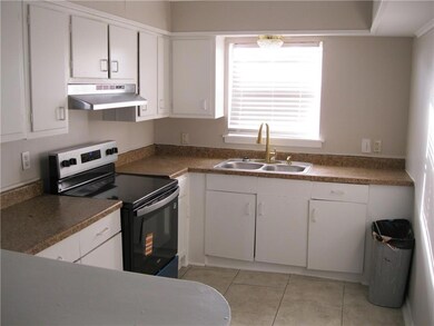 1132 Romain St unit 1/2, Gretna, LA 70053 - photo 4