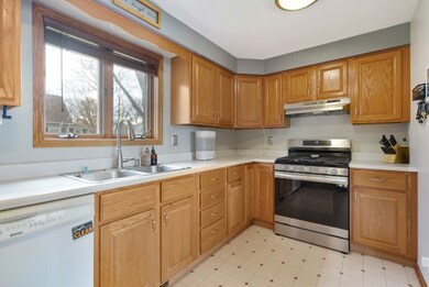 138 Stiles St, Genoa, IL 60135 - photo 3