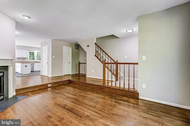 8182 Cliffview Ave, Springfield, VA 22153 - photo 3