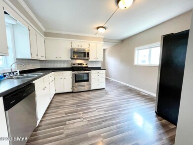 1121 2nd Ave N, Grand Forks, ND 58203 - photo 6