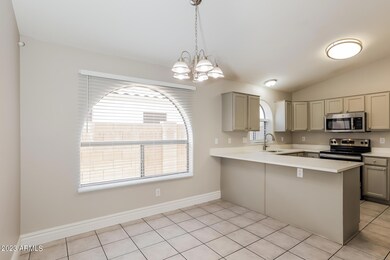 004-photo-dining-room-12899489