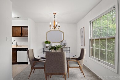 1332 S Glen Cir unit C, Aurora, IL 60506 - photo 4