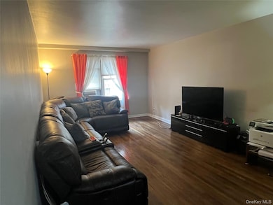 2080 Barnes Ave unit 4C, Bronx, NY 10462 - photo 2