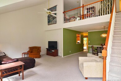 living dining230BunkerArchFairwayVillasW
