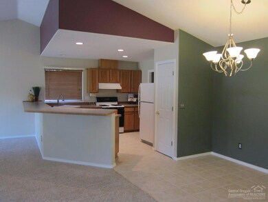925 NW 21st St, Redmond, OR 97756 - photo 4