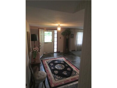Entry/Foyer.