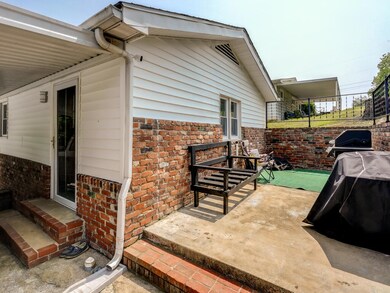 2105 E Watauga Ave, Johnson City, TN 37601 - photo 4