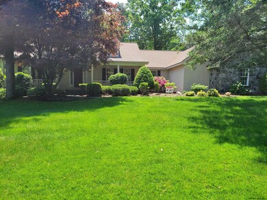 10 Gloria Ln, Schenectady, NY 12309 - photo 2