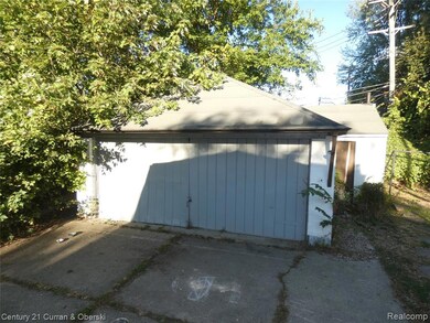 18959 Rockcastle St, Grosse Pointe, MI 48236 - photo 4