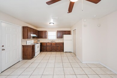 2220 Santa Cleotilde Ave unit 4, Laredo, TX 78040 - photo 7