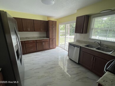 2530 Country Club Rd, Jacksonville, NC 28546 - photo 4