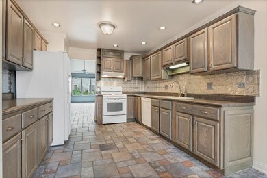 635 E 92nd Ave, Merrillville, IN 46410 - photo 4