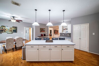 1803 Creekside Dr, Friendswood, TX 77546 - photo 6