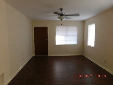 Living room could easily be converted to a 4th bed